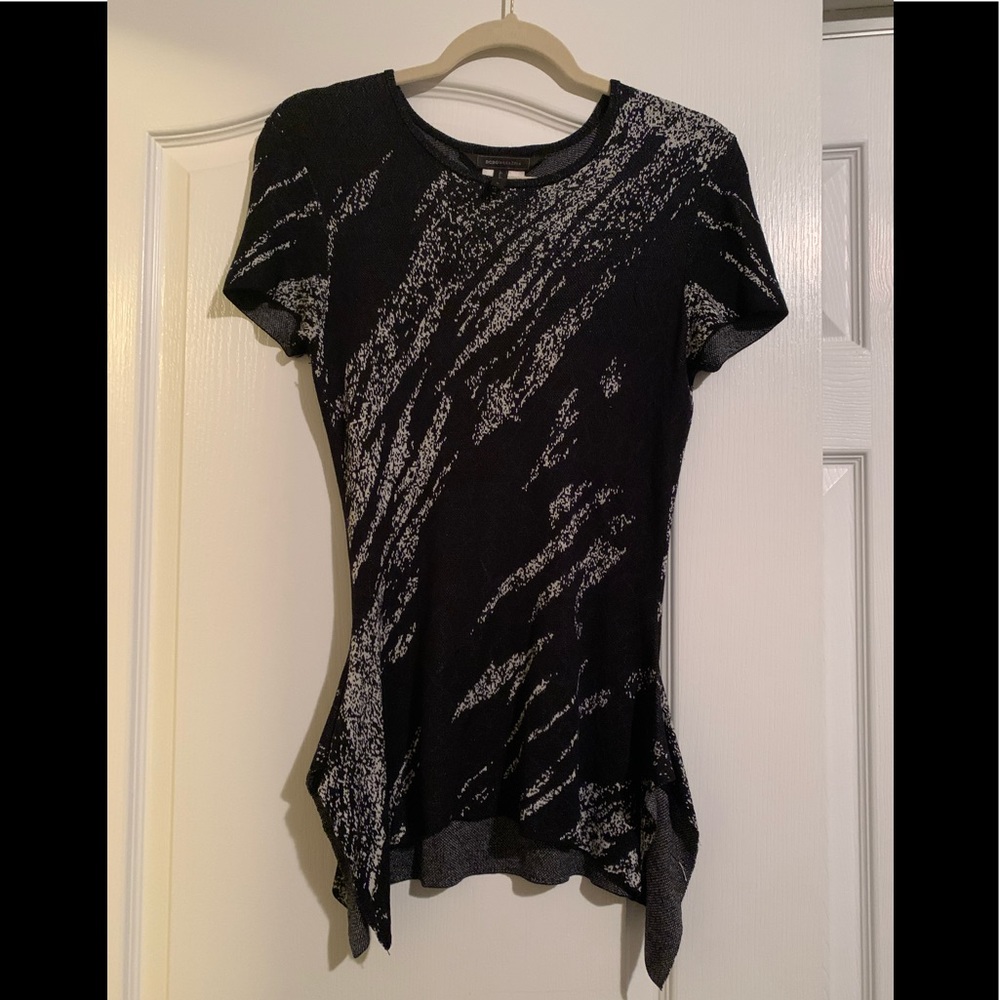 Bcbgmaxazria thin sweater top